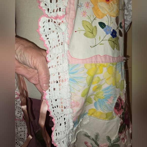 Floral Patchwork Dress with Lace Details - Picture 14 of 16